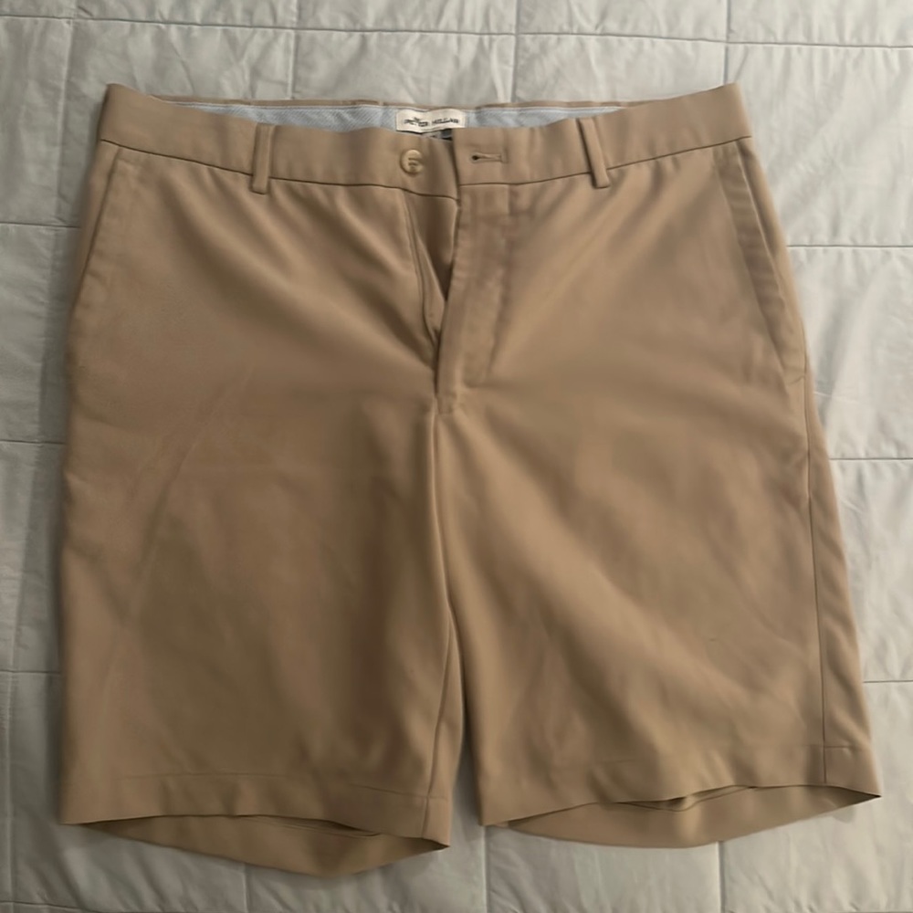 Peter Millar men’s performance golf shorts, beige. Good condition